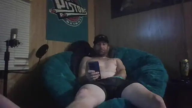 Snapshot of Edward_LongCock chatting on November 12, 5:19 am Edward LongCock online show from November 12, 5:19 am