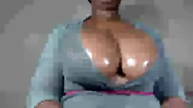 Snapshot of boobassymom chatting on May 16, 4:31 am boobassymom online show from May 16, 4:31 am