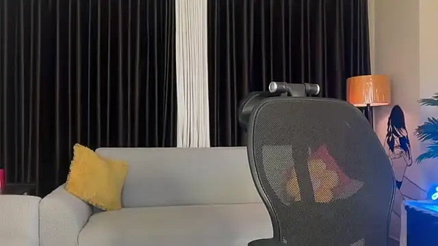 Snapshot of sexy_m23 chatting on March 1, 4:53 pm sexy m23 online show from March 1, 4:53 pm