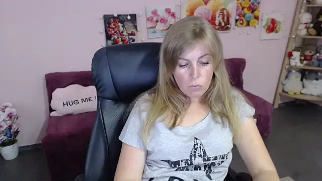 Snapshot of Hot_Milady chatting on July 2, 7:36 am Hot Milady online show from July 2, 7:36 am
