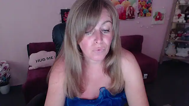 Snapshot of Hot_Milady chatting on July 7, 7:45 am Hot Milady online show from July 7, 7:45 am