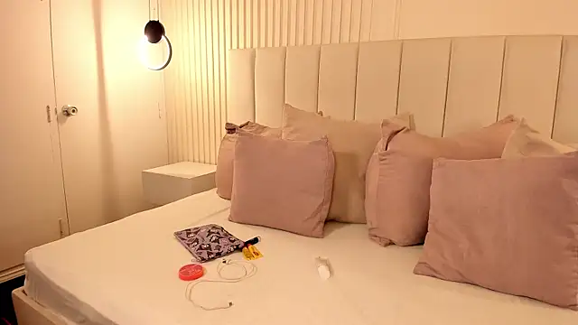 Snapshot of gabby_london chatting on June 22, 11:29 am gabby london online show from June 22, 11:29 am