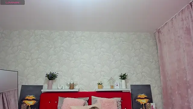 Snapshot of KattyPeachX chatting on May 3, 1:22 am KattyPeachX online show from May 3, 1:22 am