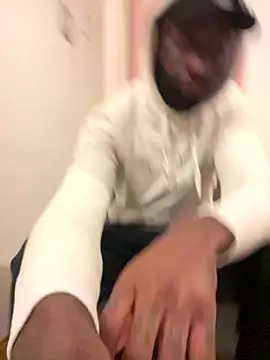 Snapshot of MacTroy chatting on October 27, 10:47 pm MacTroy online show from October 27, 10:47 pm