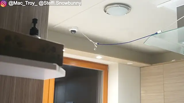 Snapshot of MacTroy chatting on October 30, 7:36 pm MacTroy online show from October 30, 7:36 pm