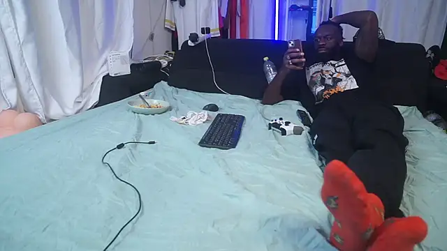 Snapshot of MacTroy chatting on November 5, 6:30 pm MacTroy online show from November 5, 6:30 pm