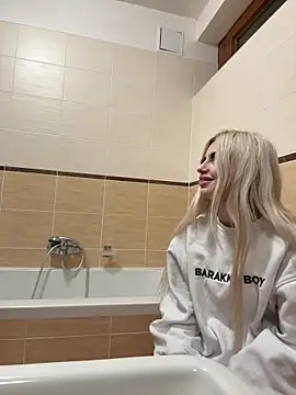 MacTroy online show from February 8, 9:18 pm