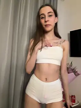 Snapshot of HellPeach chatting on February 3, 6:39 pm HellPeach online show from February 3, 6:39 pm