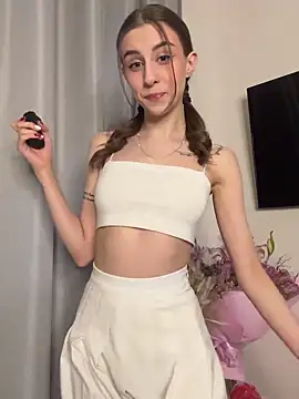 Snapshot of HellPeach chatting on February 6, 5:19 pm HellPeach online show from February 6, 5:19 pm