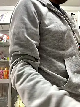 JuanZapata33 online show from January 14, 7:19 pm