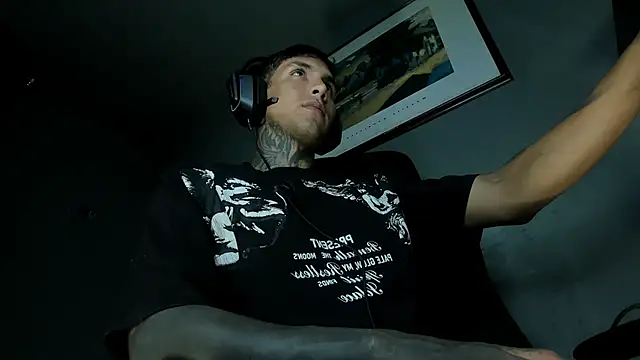 Snapshot of Travistanner_28 chatting on May 12, 1:36 am Travistanner 28 online show from May 12, 1:36 am
