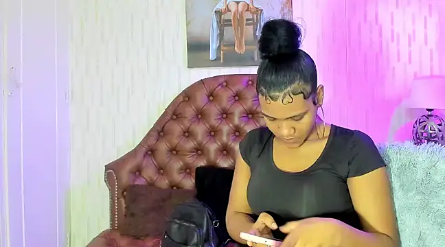 Snapshot of charlotte_ebony chatting on January 13, 7:10 pm charlotte ebony online show from January 13, 7:10 pm