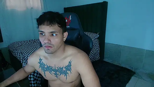 Snapshot of man_dur07 chatting on June 23, 10:52 pm man dur07 online show from June 23, 10:52 pm