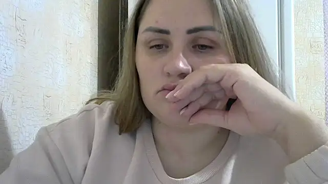 Snapshot of Honeydew-Waves chatting on December 10, 6:44 am Honeydew-Waves online show from December 10, 6:44 am