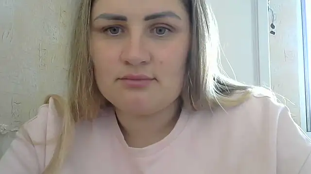 Snapshot of Honeydew-Waves chatting on June 18, 7:41 am Honeydew-Waves online show from June 18, 7:41 am