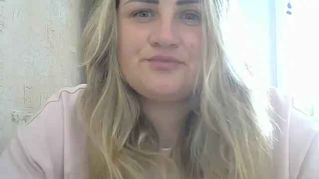 Snapshot of Honeydew-Waves chatting on June 23, 11:52 am Honeydew-Waves online show from June 23, 11:52 am