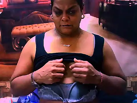Snapshot of indianCherryPie chatting on May 2, 5:45 am indianCherryPie online show from May 2, 5:45 am