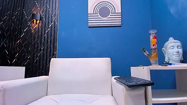 Snapshot of LarryCollin chatting on February 5, 6:35 am LarryCollin online show from February 5, 6:35 am