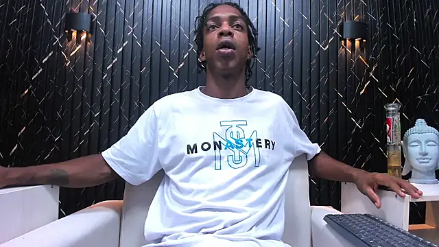 Snapshot of LarryCollin chatting on February 13, 9:30 am LarryCollin online show from February 13, 9:30 am