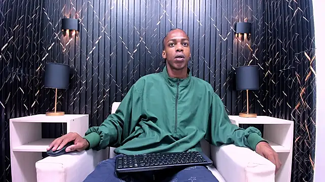 Snapshot of LarryCollin chatting on February 18, 3:53 am LarryCollin online show from February 18, 3:53 am