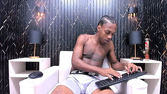 Snapshot of LarryCollin chatting on February 20, 9:44 am LarryCollin online show from February 20, 9:44 am