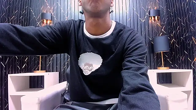 Snapshot of LarryCollin chatting on February 21, 1:11 am LarryCollin online show from February 21, 1:11 am