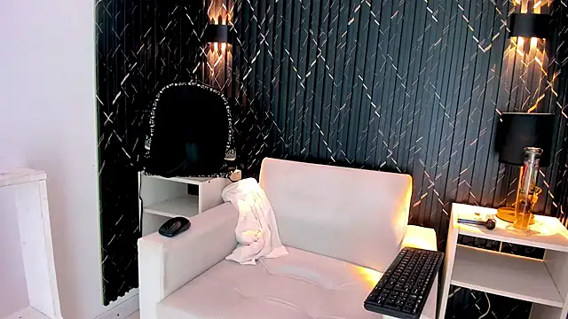 Snapshot of LarryCollin chatting on February 24, 7:44 am LarryCollin online show from February 24, 7:44 am