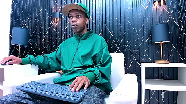 Snapshot of LarryCollin chatting on February 26, 1:53 am LarryCollin online show from February 26, 1:53 am