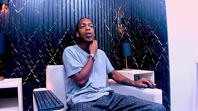 Snapshot of LarryCollin chatting on March 2, 2:08 am LarryCollin online show from March 2, 2:08 am