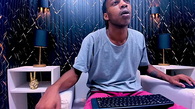 Snapshot of LarryCollin chatting on March 3, 1:42 am LarryCollin online show from March 3, 1:42 am