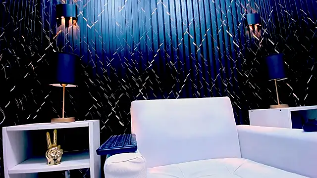 Snapshot of LarryCollin chatting on March 4, 4:17 am LarryCollin online show from March 4, 4:17 am