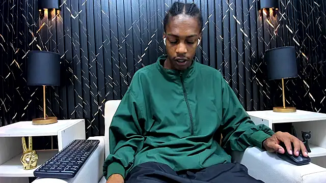 Snapshot of LarryCollin chatting on March 5, 3:29 am LarryCollin online show from March 5, 3:29 am