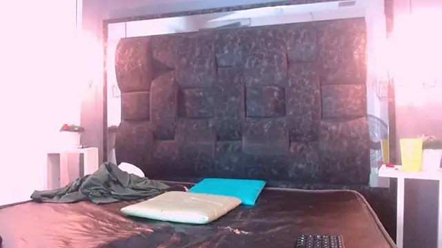 Snapshot of LarryCollin chatting on March 6, 6:52 am LarryCollin online show from March 6, 6:52 am