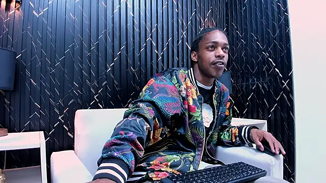 Snapshot of LarryCollin chatting on March 9, 3:11 am LarryCollin online show from March 9, 3:11 am