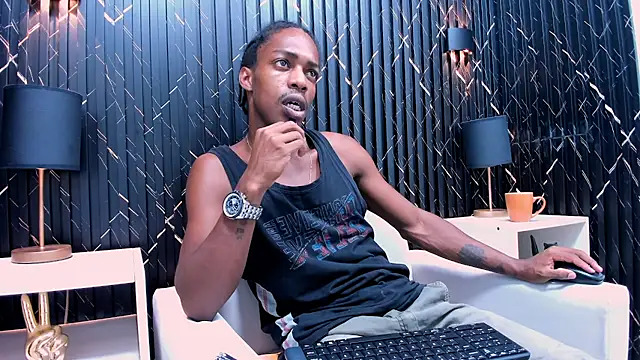 Snapshot of LarryCollin chatting on March 9, 6:17 am LarryCollin online show from March 9, 6:17 am