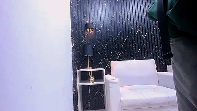 Snapshot of LarryCollin chatting on March 11, 3:37 am LarryCollin online show from March 11, 3:37 am