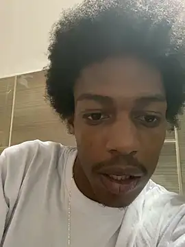 Snapshot of LarryCollin chatting on March 12, 9:44 am LarryCollin online show from March 12, 9:44 am