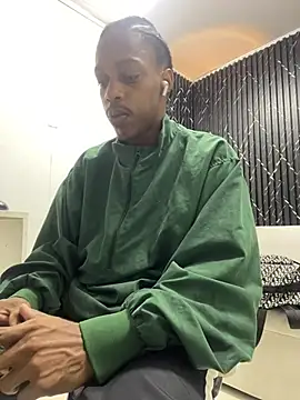 Snapshot of LarryCollin chatting on March 17, 3:36 am LarryCollin online show from March 17, 3:36 am