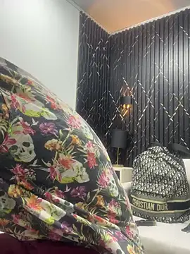 Snapshot of LarryCollin chatting on March 19, 4:03 am LarryCollin online show from March 19, 4:03 am