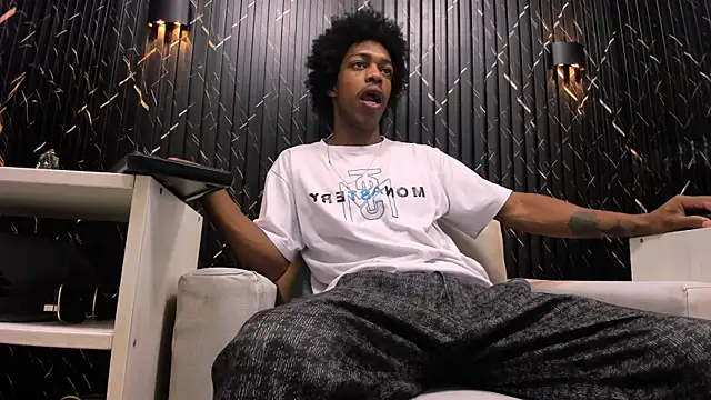 Snapshot of LarryCollin chatting on September 20, 4:02 am LarryCollin online show from September 20, 4:02 am