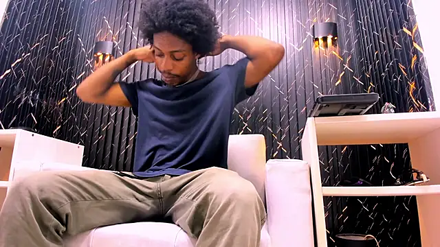 Snapshot of LarryCollin chatting on October 8, 3:48 am LarryCollin online show from October 8, 3:48 am