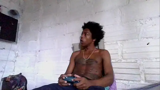 Snapshot of LarryCollin chatting on October 20, 1:22 pm LarryCollin online show from October 20, 1:22 pm