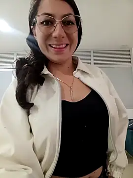 Snapshot of VALERY-03_ chatting on April 22, 1:01 pm VALERY-03 online show from April 22, 1:01 pm
