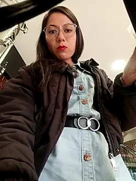 Snapshot of VALERY-03_ chatting on May 4, 5:09 pm VALERY-03 online show from May 4, 5:09 pm