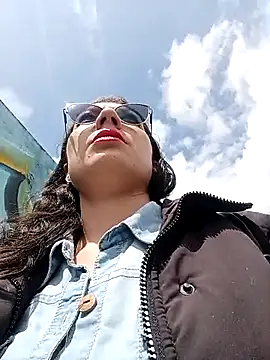 Snapshot of VALERY-03_ chatting on June 4, 3:18 pm VALERY-03 online show from June 4, 3:18 pm