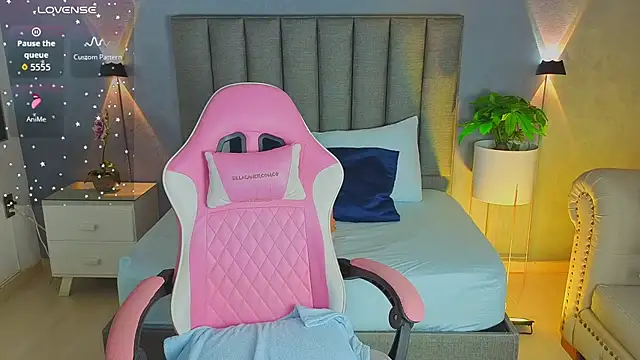 angelica dymond online show from October 31, 12:28 pm