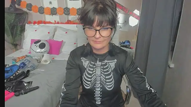 EricaAndPenelopa online show from November 1, 4:25 am