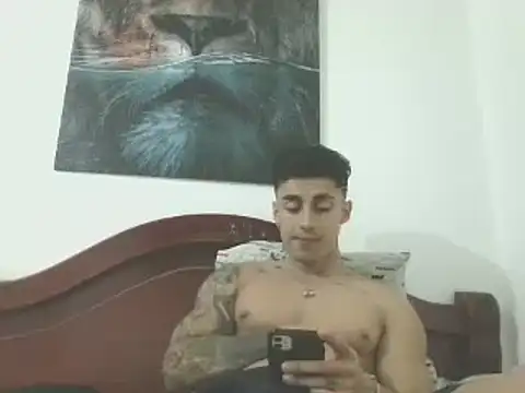 Snapshot of Danifornari chatting on March 8, 9:51 pm Danifornari online show from March 8, 9:51 pm