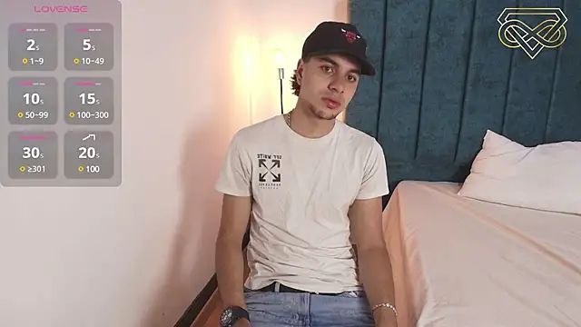 Snapshot of Amadeo_Wild chatting on January 13, 3:26 pm Amadeo Wild online show from January 13, 3:26 pm