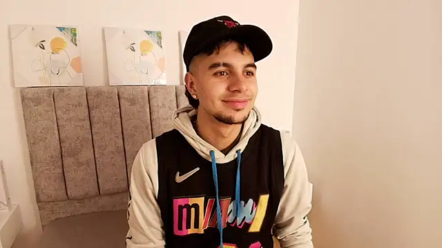 Snapshot of Amadeo_Wild chatting on January 30, 3:40 pm Amadeo Wild online show from January 30, 3:40 pm